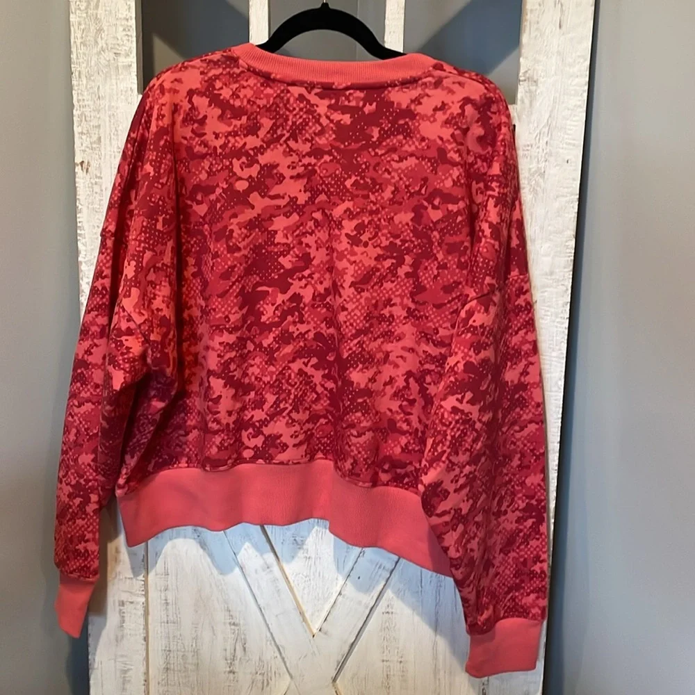 NWT Women’s Under Armour Digital Camo Sweatshirt - Picture 6 of 9